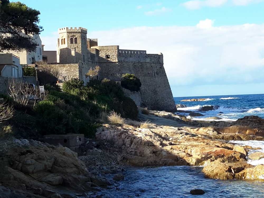 Détail de la citadelle et des rochers