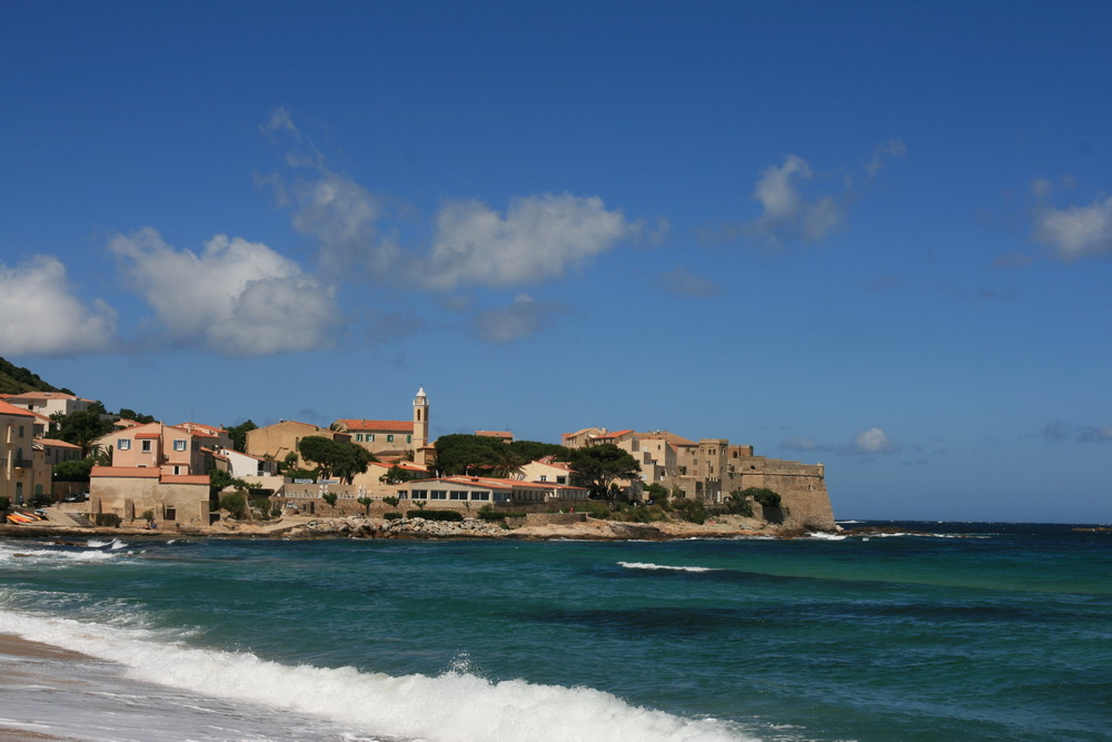 Paysage de plage sur le littoral de Balagne