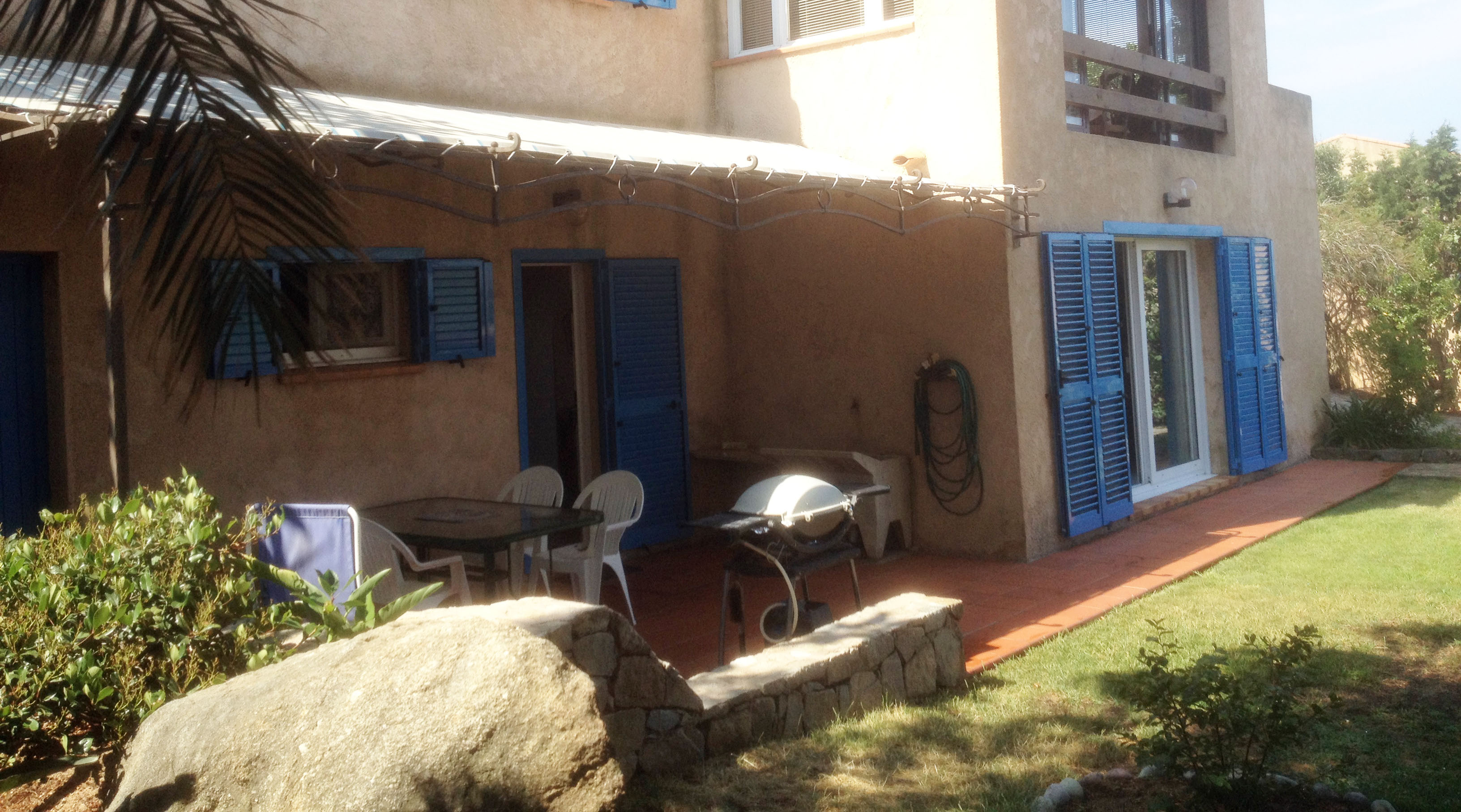 Entrée et terrasse de l’appartement Bagatelle