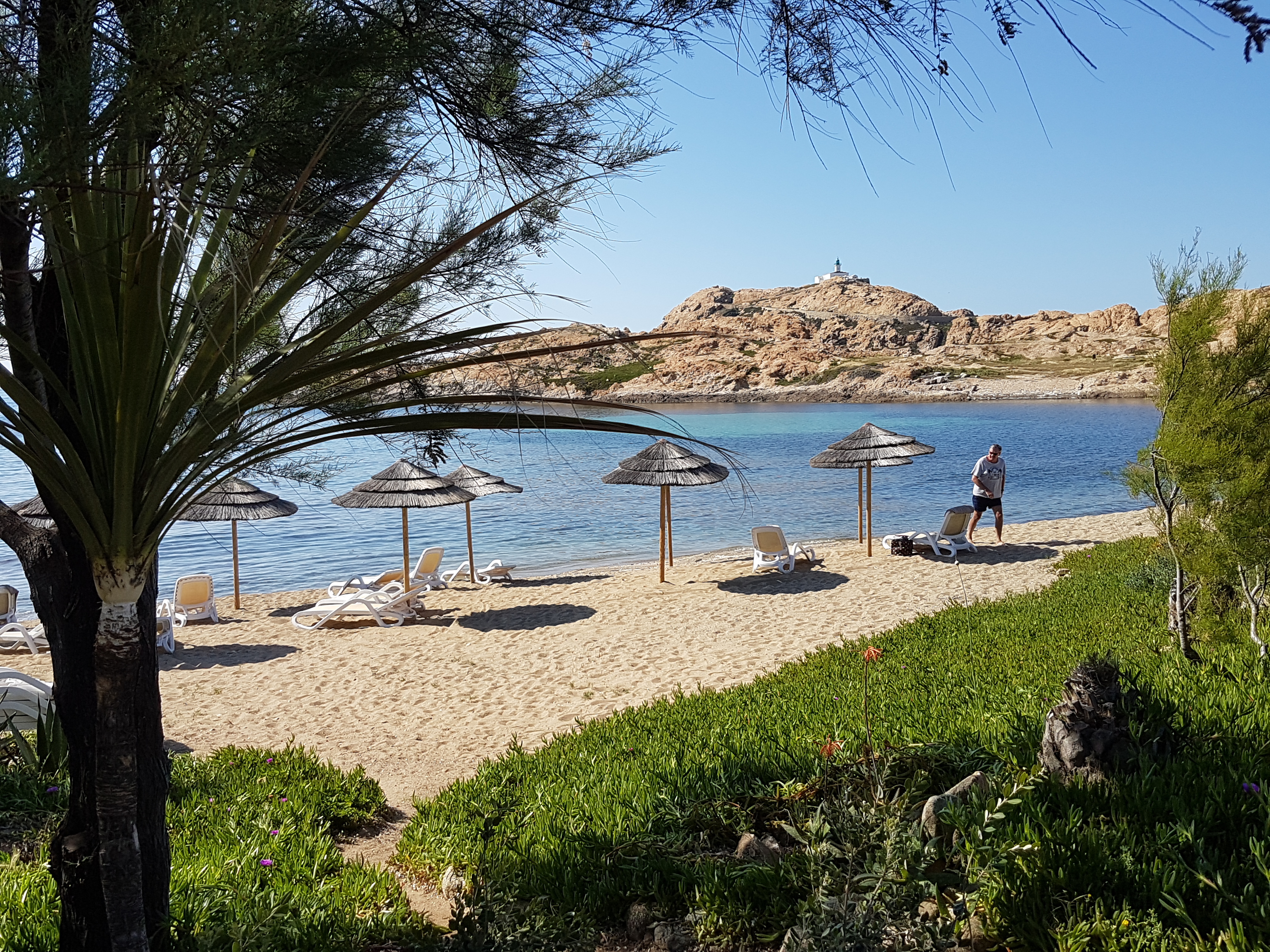 Une petite plage de l’Île-Rousse