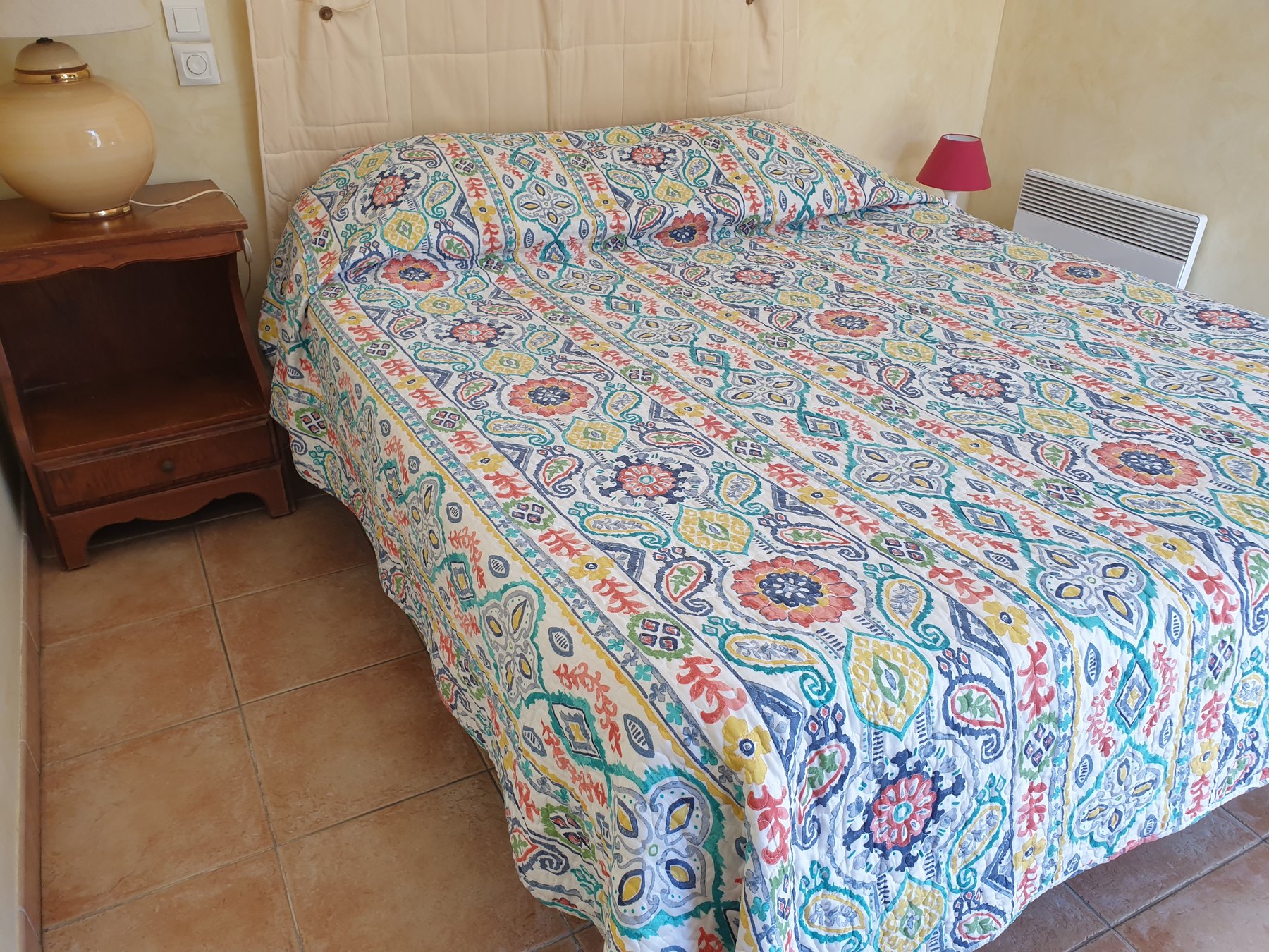 Chambre de NewJade avec lit double